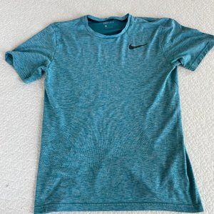 Nike Dri-Fit Tee Medium